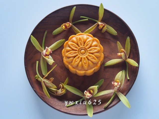 广式月饼——蛋黄莲蓉月饼