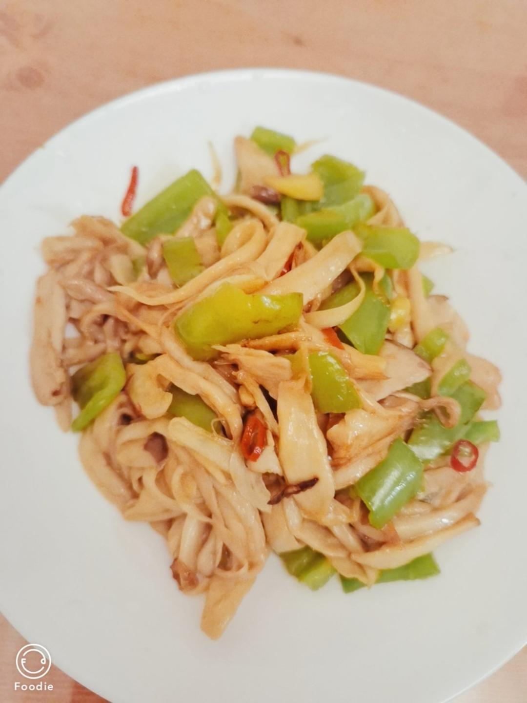 手撕杏鲍菇炒青椒