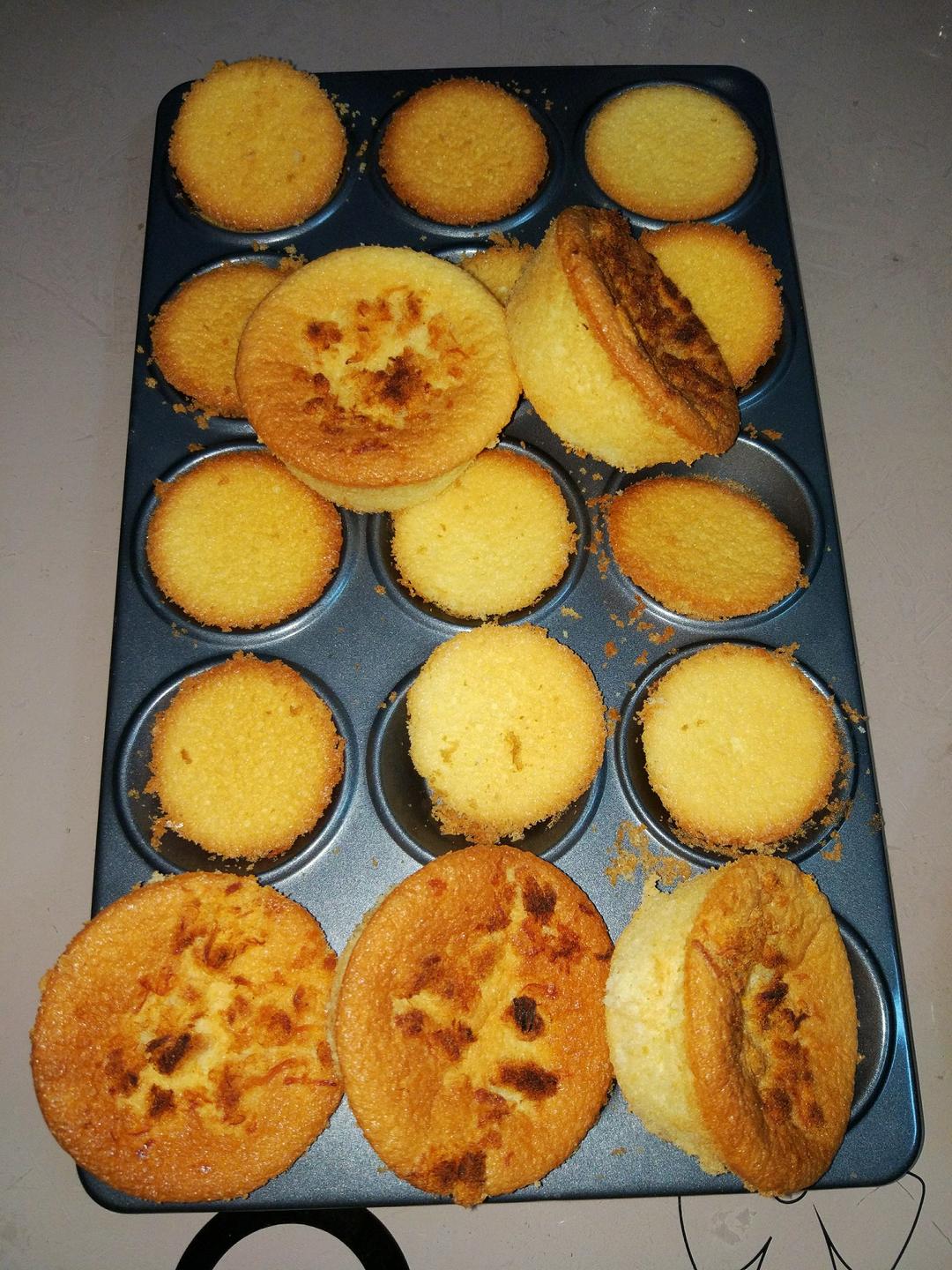 用全蛋打发的纸杯蛋糕