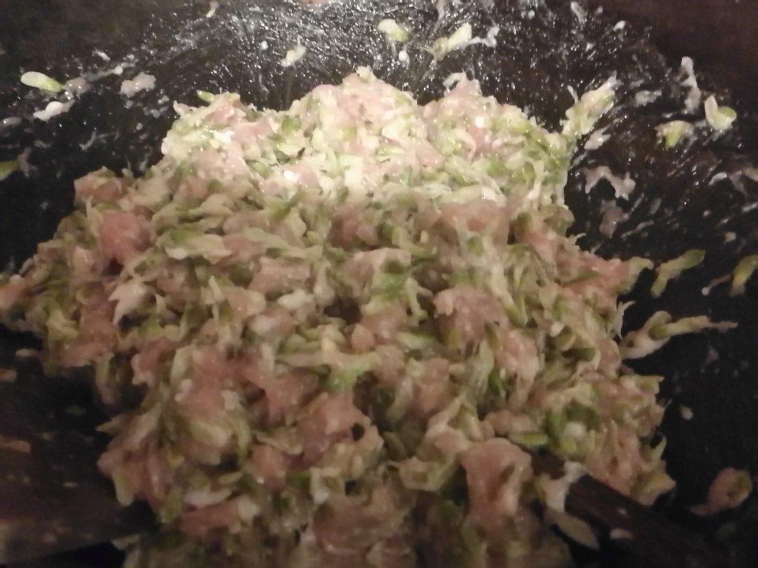 槐花猪肉馅饺子
