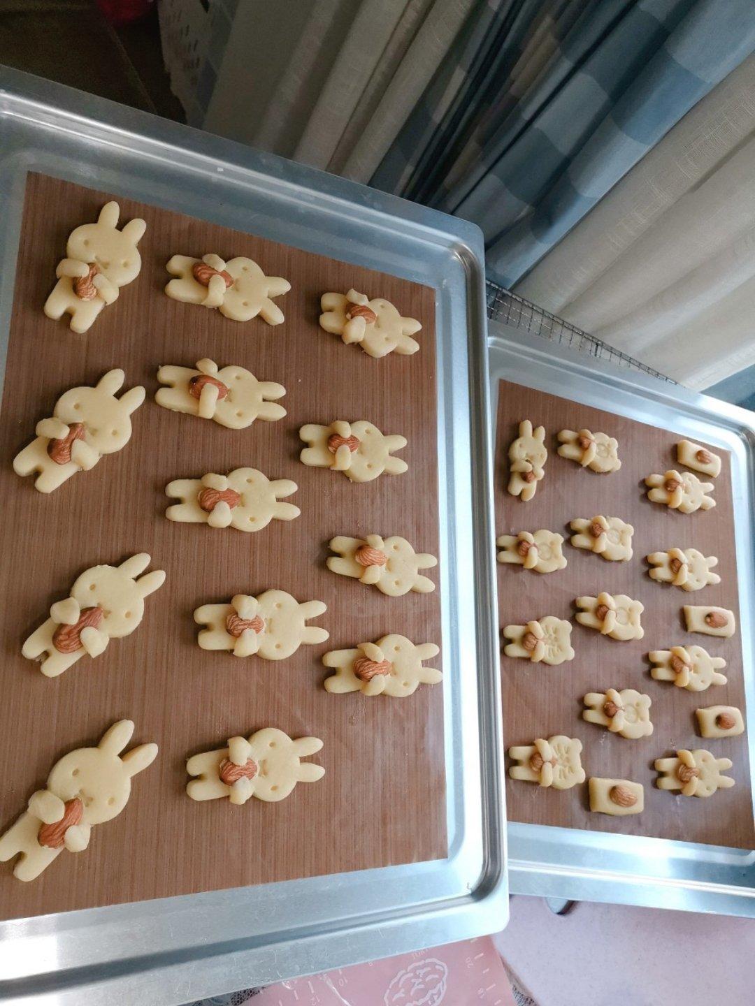 抱杏仁的小熊（造型饼干）