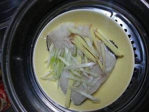 鲜哥的海鲜料理大餐之清蒸银鳕鱼的做法 步骤2