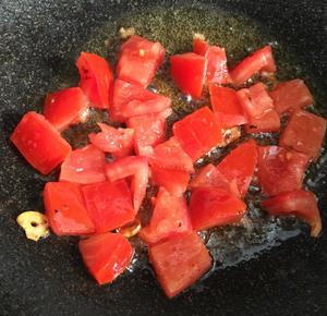 鲜虾番茄意面的做法 步骤4