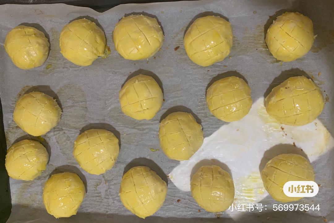 好吃到炸裂的港式菠萝包（附带制作酥皮的小视频）