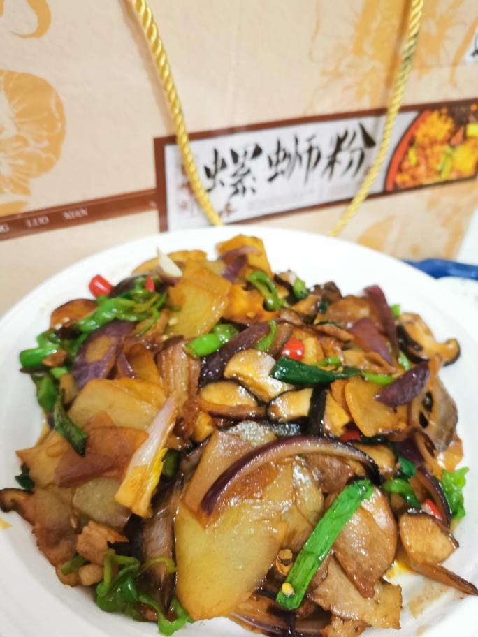 春天的香菇土豆肉片