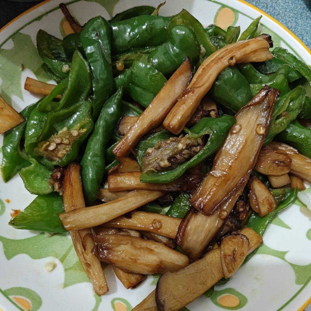 青椒炒手撕杏鲍菇