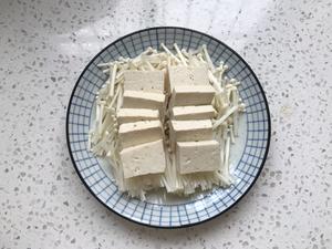 简单快手的美味蒸菜蚝油金针菇蒸豆腐的做法 步骤2
