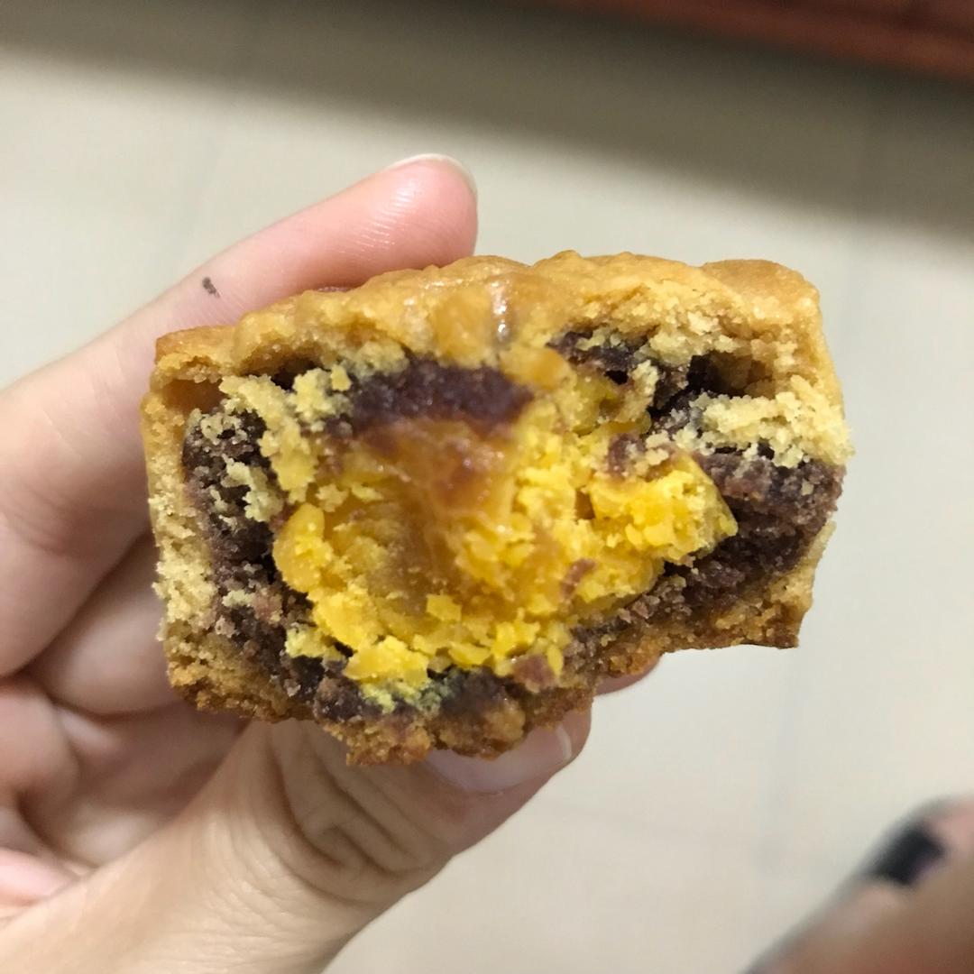 广式月饼—蛋黄莲蓉月饼