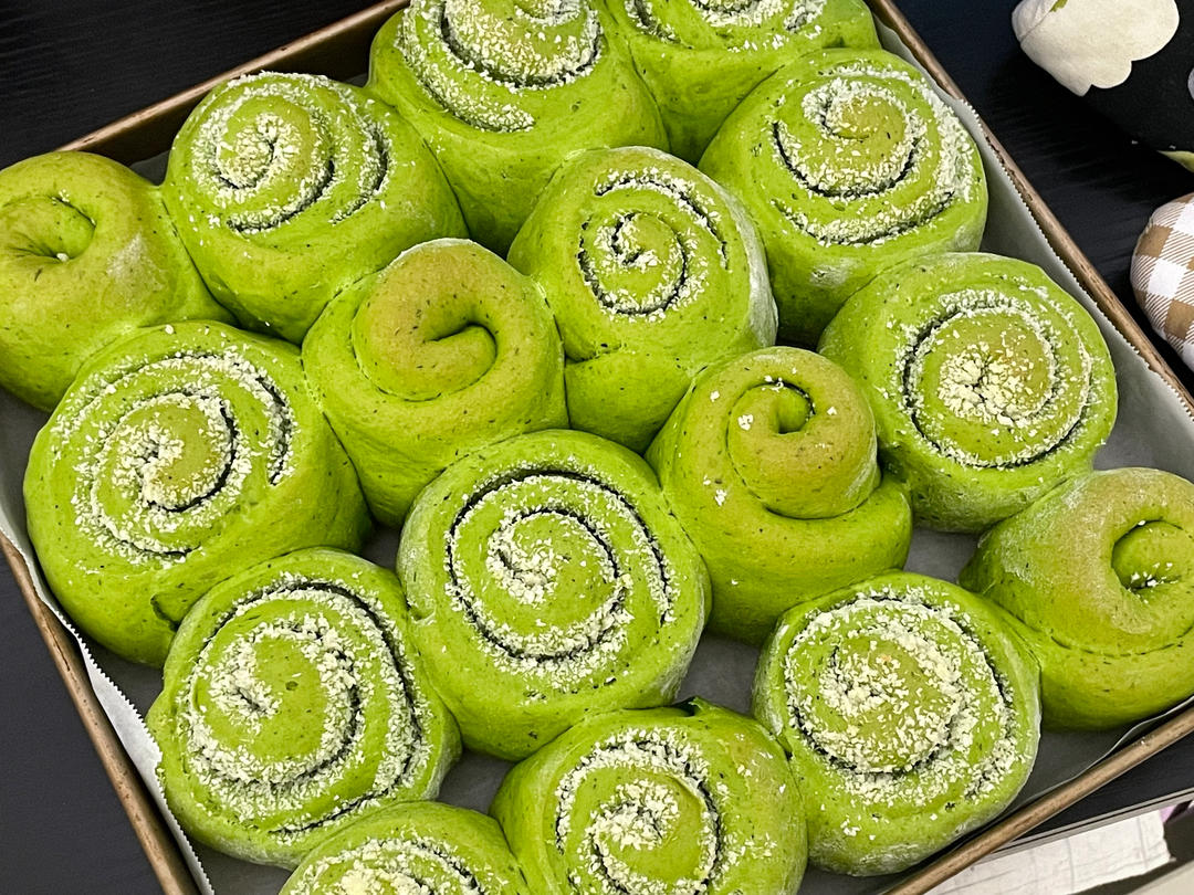 菠菜椰蓉面包卷-花样面包