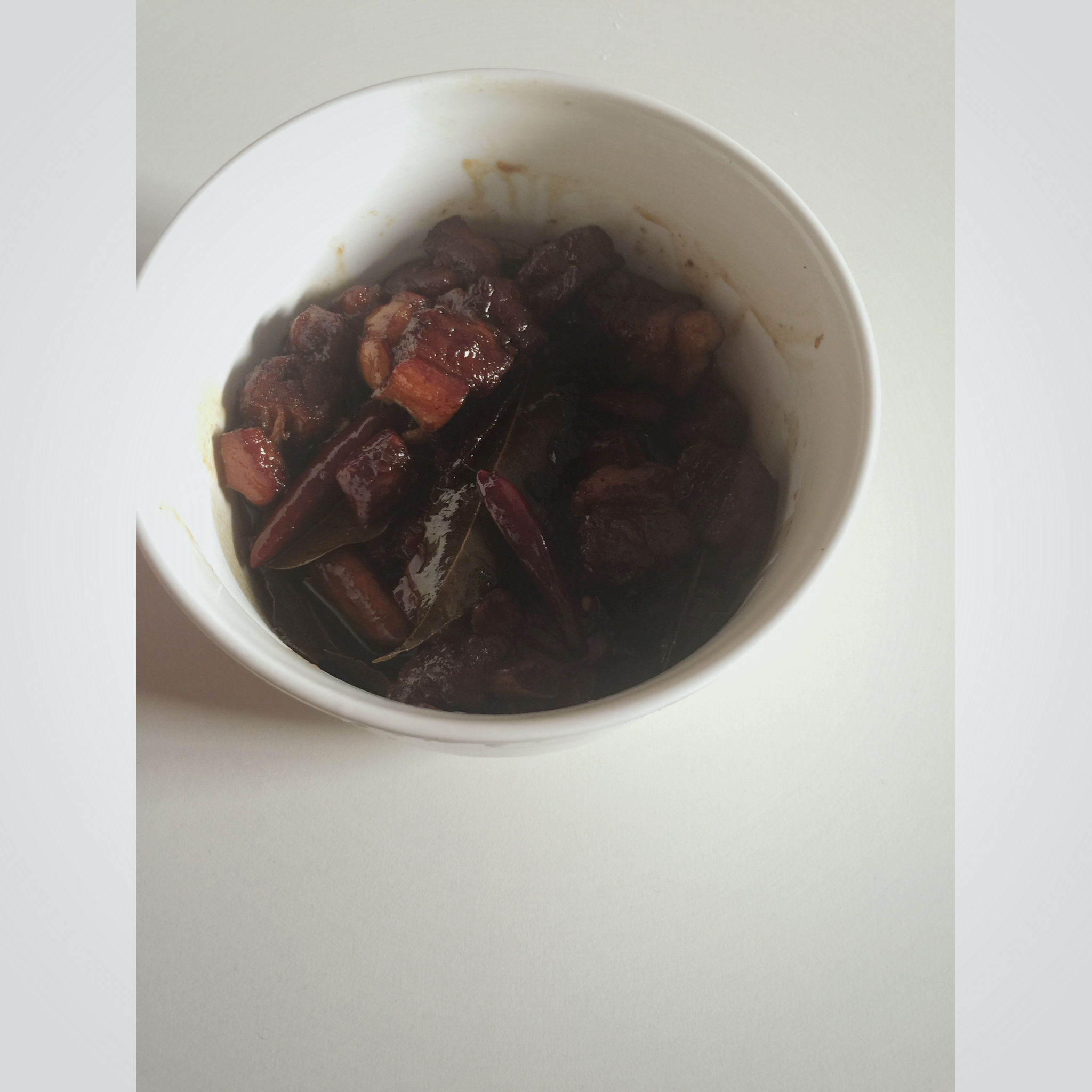 吃着碗里望着锅里的红烧肉