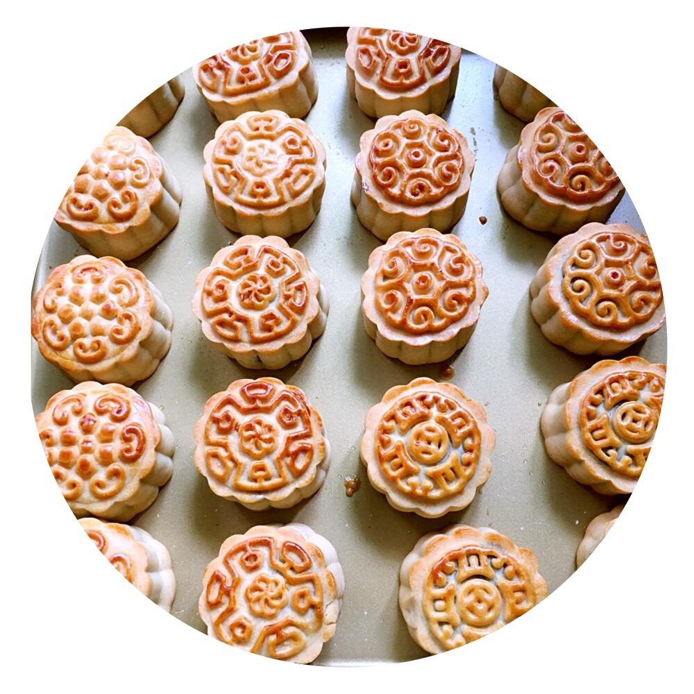 广式月饼—蛋黄莲蓉月饼