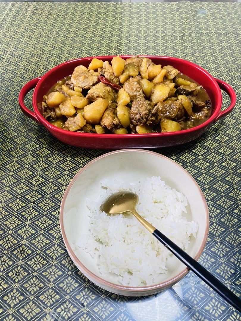 土豆炖鸡块