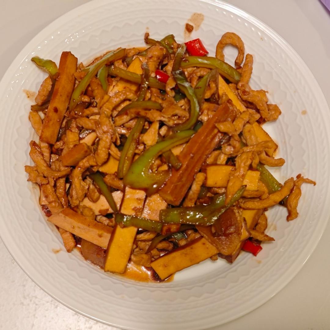香干辣椒炒肉~  真的好吃爆了