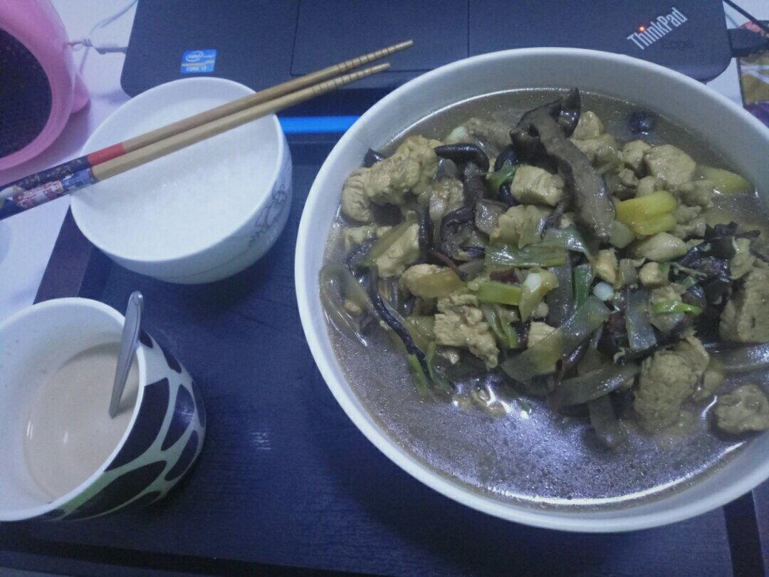 小鸡炖蘑菇