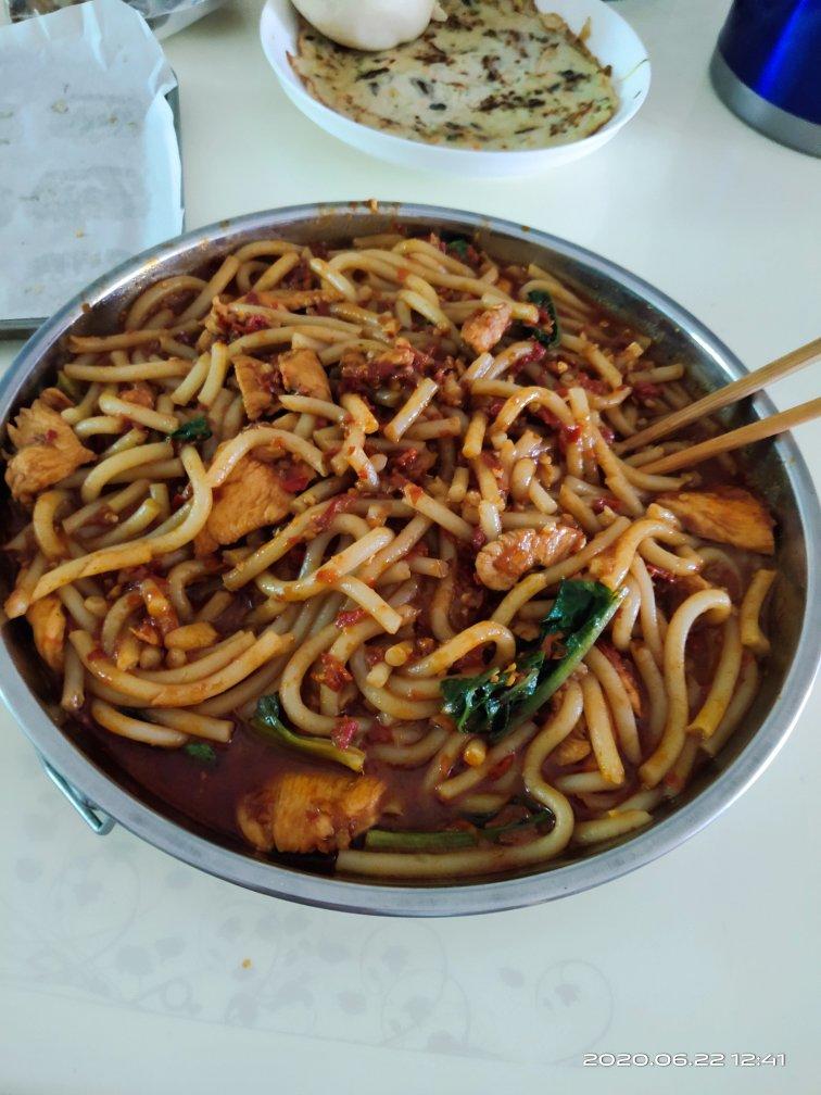 这份新疆炒米粉，香辣浓郁很正宗 ~