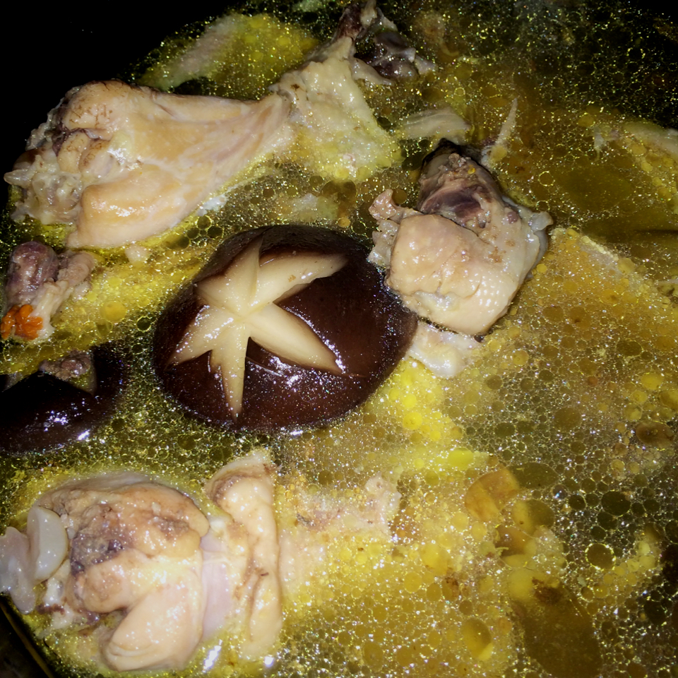 香菇炖鸡腿