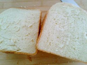 松软的面包机面包的做法 步骤10