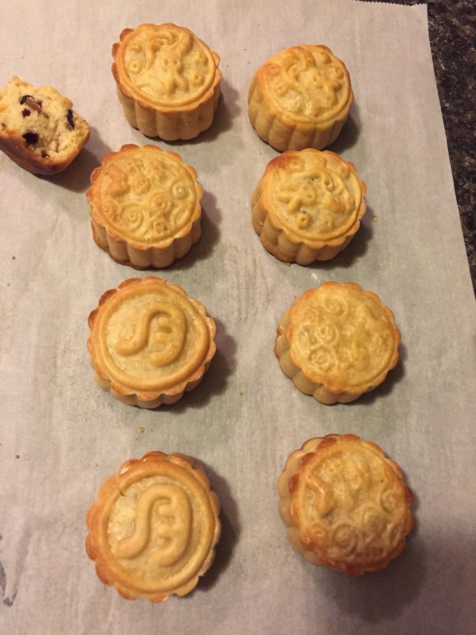 椰蓉蔓越莓奶黄月饼