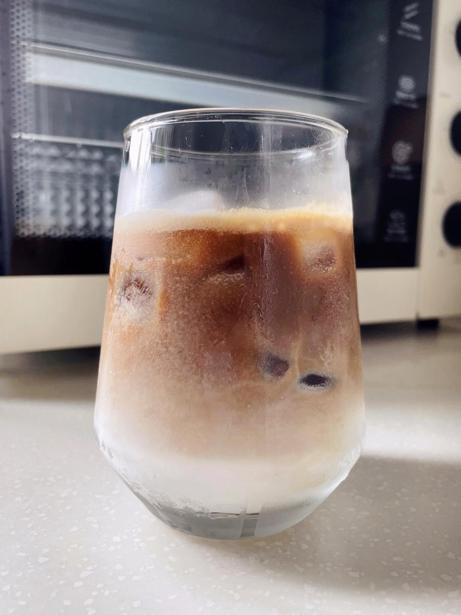 0难度最简版生椰拿铁——酒水饮品（四）的做法