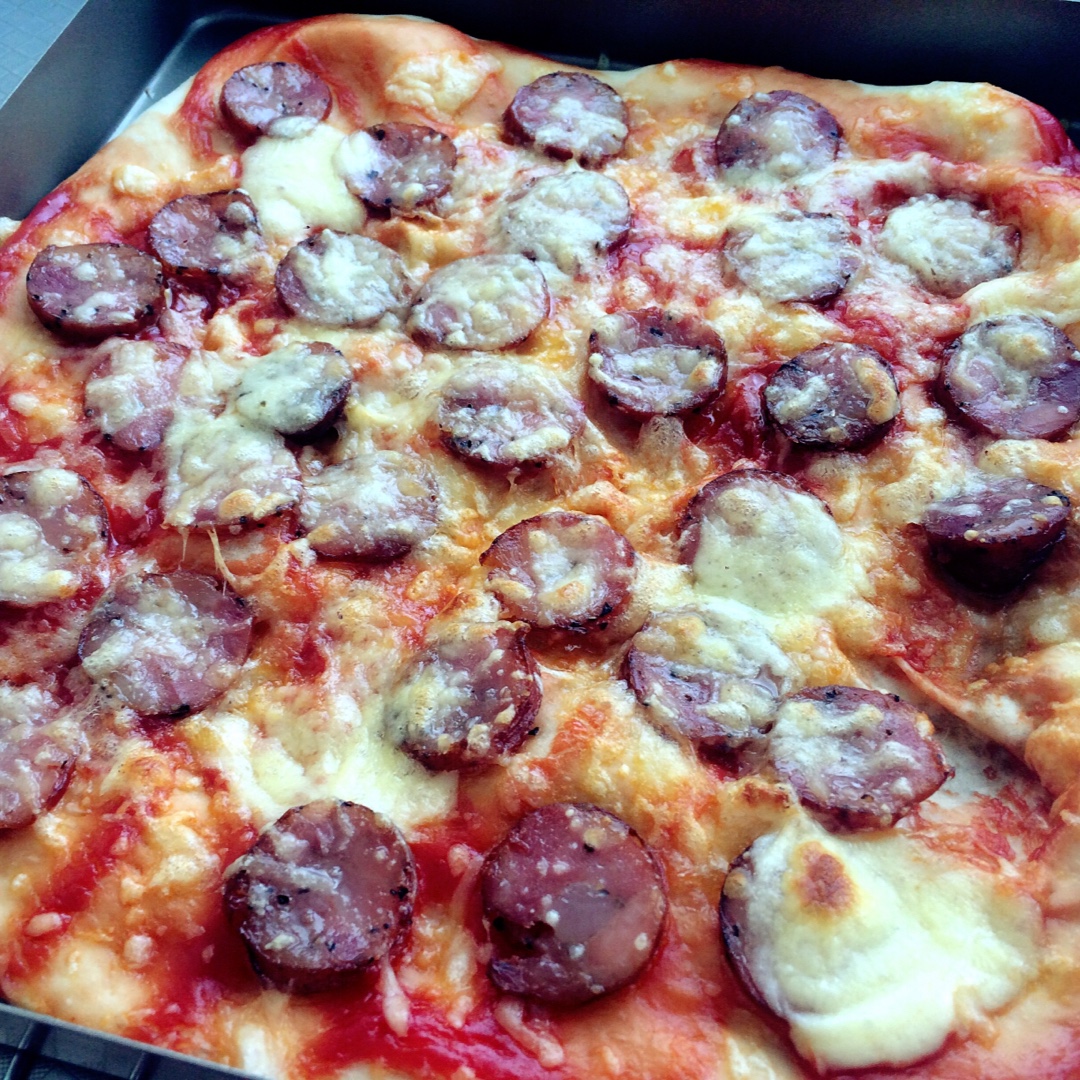 萨拉米薄底披萨 Salami Pizza