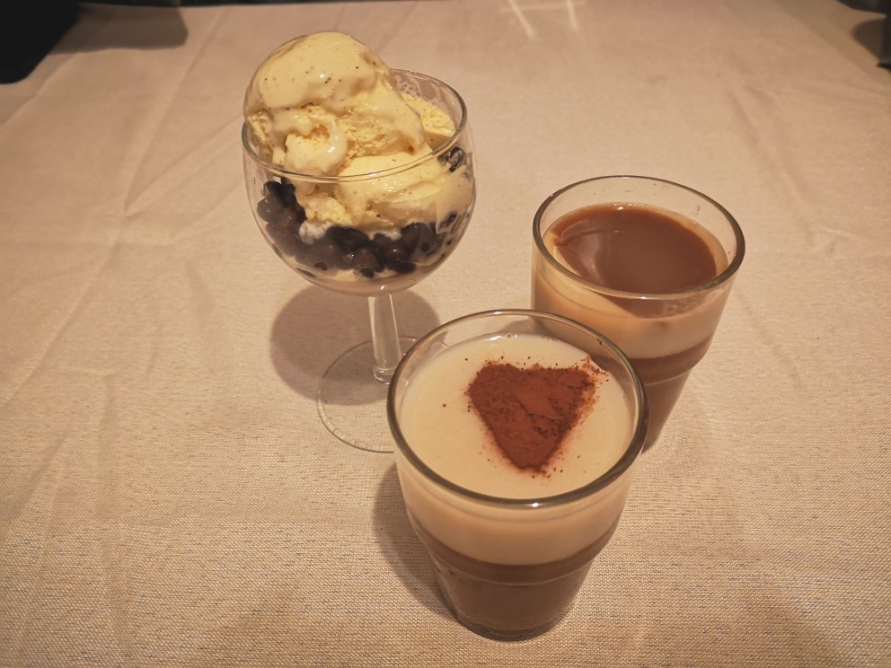 港式茶餐厅口味的奶冻：鸳鸯奶茶及雪糕红豆冰