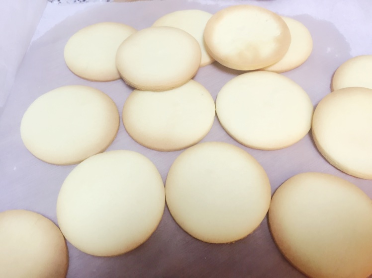 超简单！好吃又平整的糖霜饼干底的做法（附贴心小提示哦）