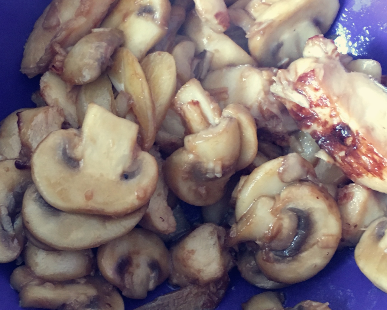鸡肉炒蘑菇的做法