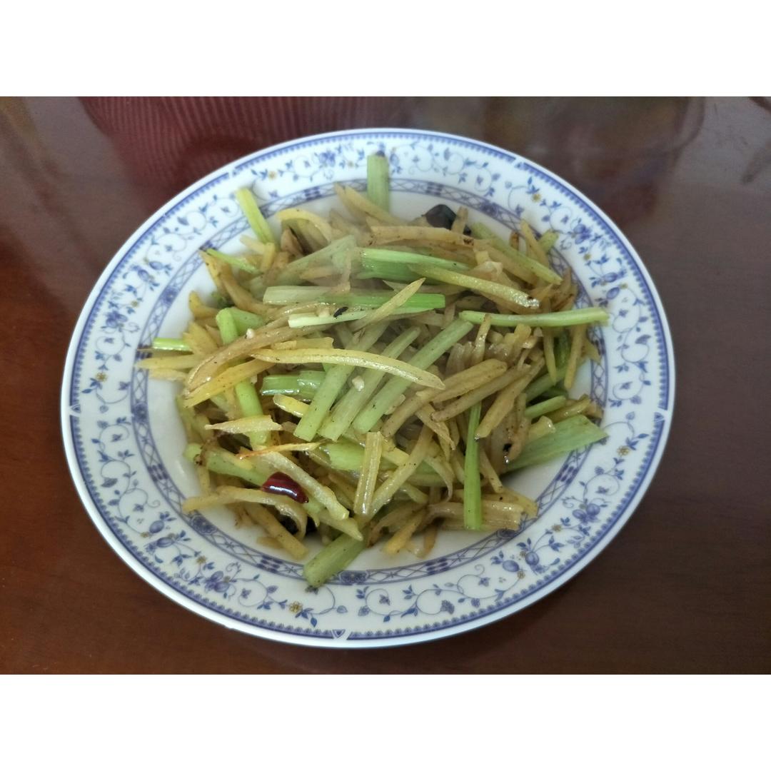 小芹菜炒土豆丝