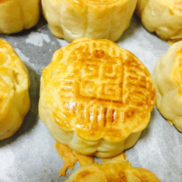 广式月饼－－蛋黄豆沙月饼