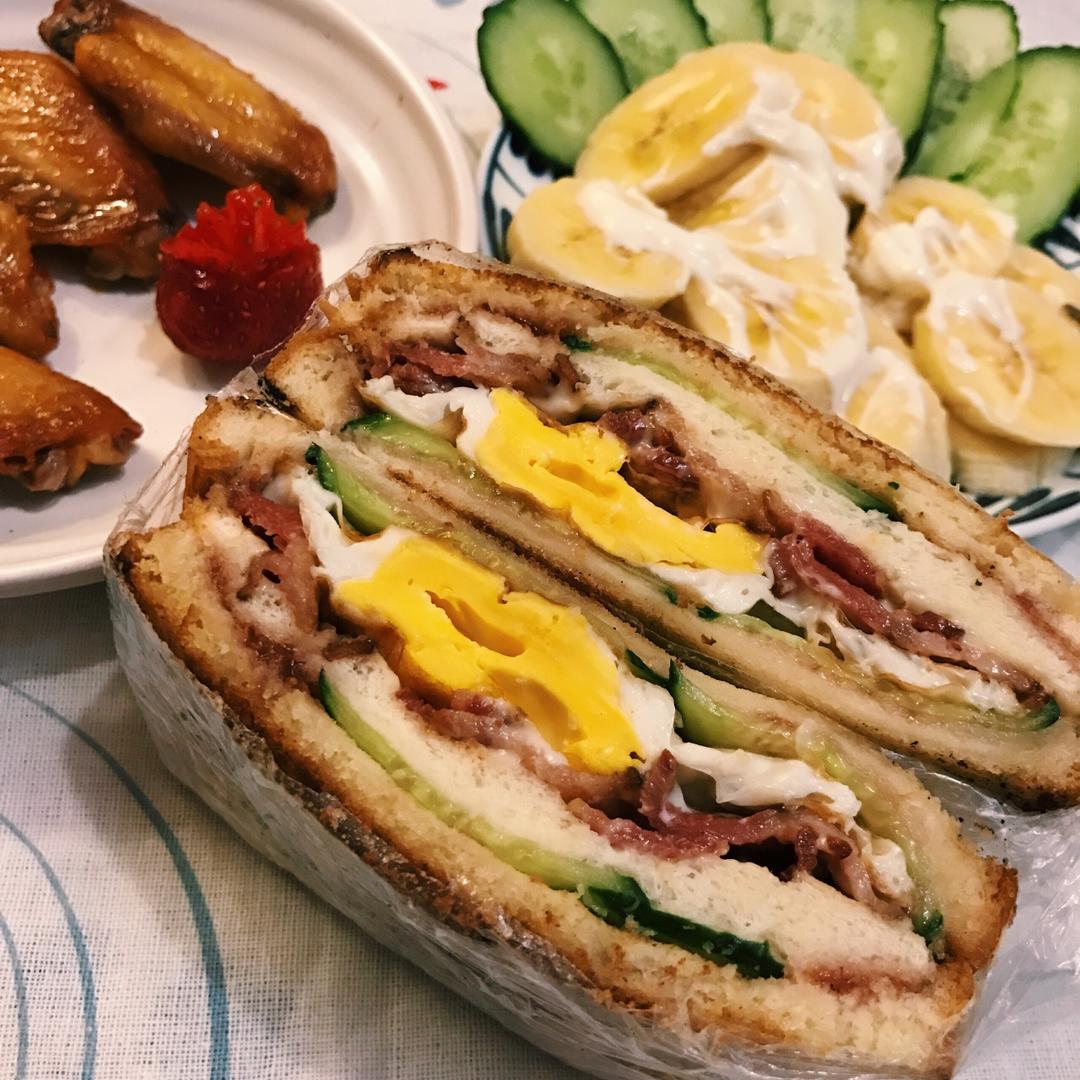 如何做超厚的沼三明治~详细tip！牛油果鸡蛋午餐肉三明治~