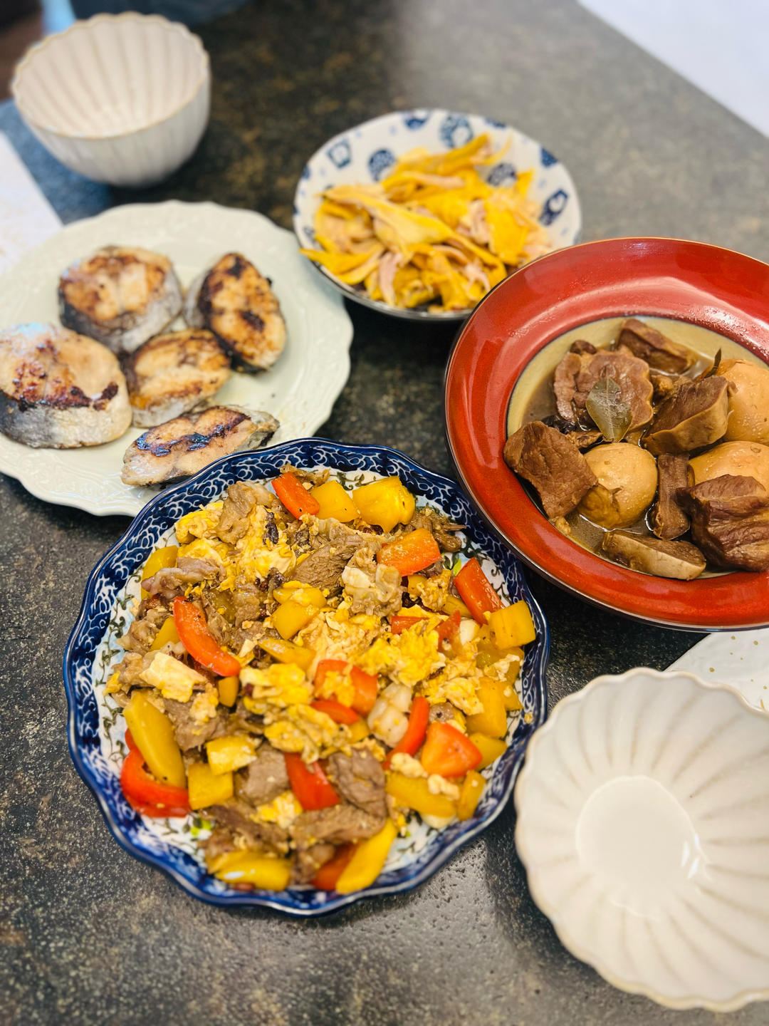 一份食材两道菜，剔骨肉炒荷包蛋+大骨上汤
