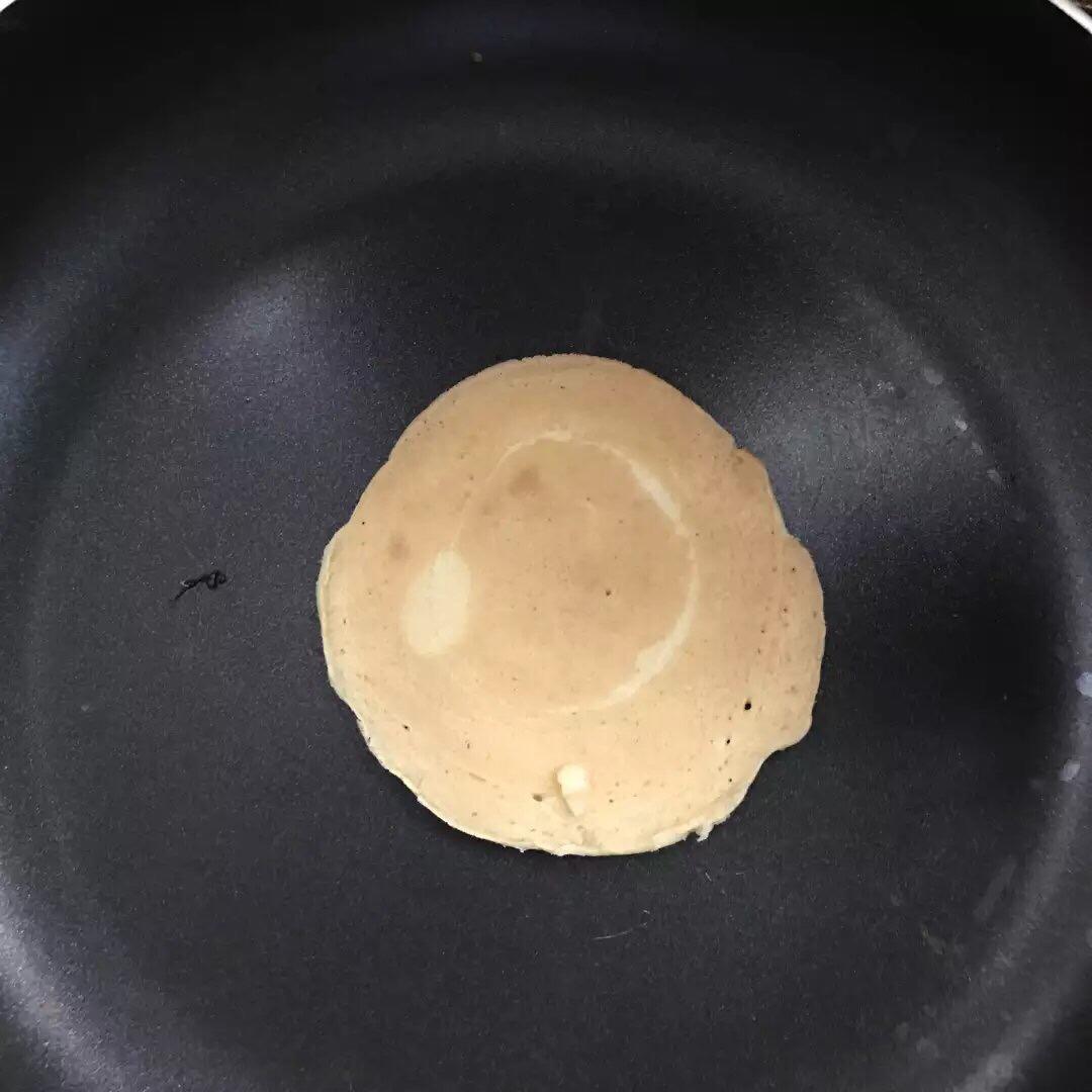 【减脂早餐】无油香蕉松饼（超简单）