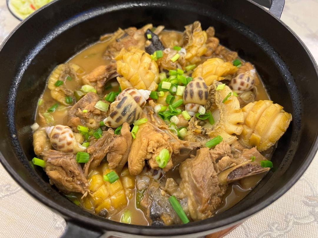 【鲍鱼花螺鸡煲】还是广东人最会吃鸡，鲍鱼花螺只能当配角！