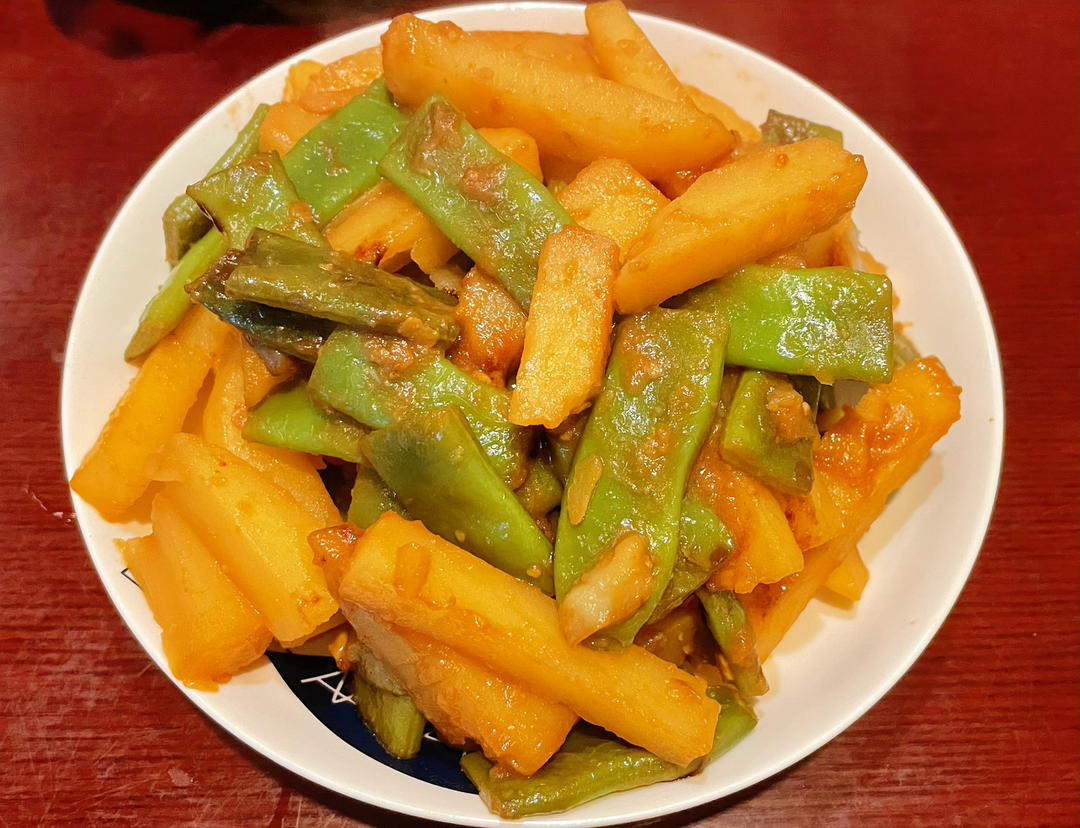 土豆焖豆角