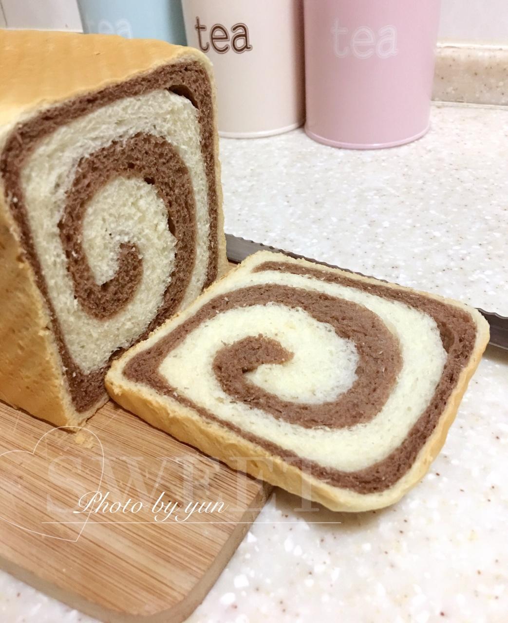 颇有颜值的【可可蔓越莓漩涡吐司】