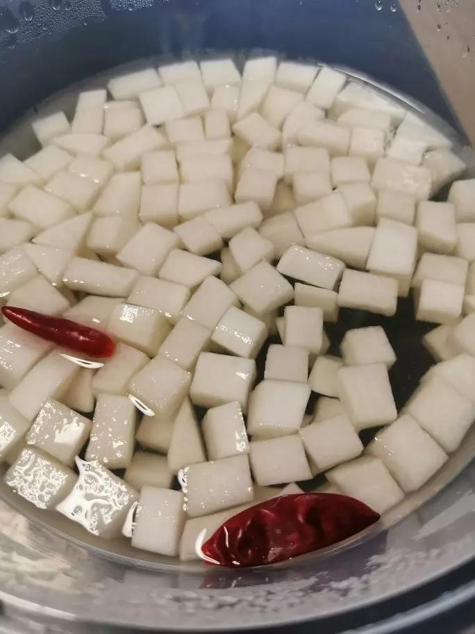 【影片】韩式腌萝卜【老娘的草根饭堂】