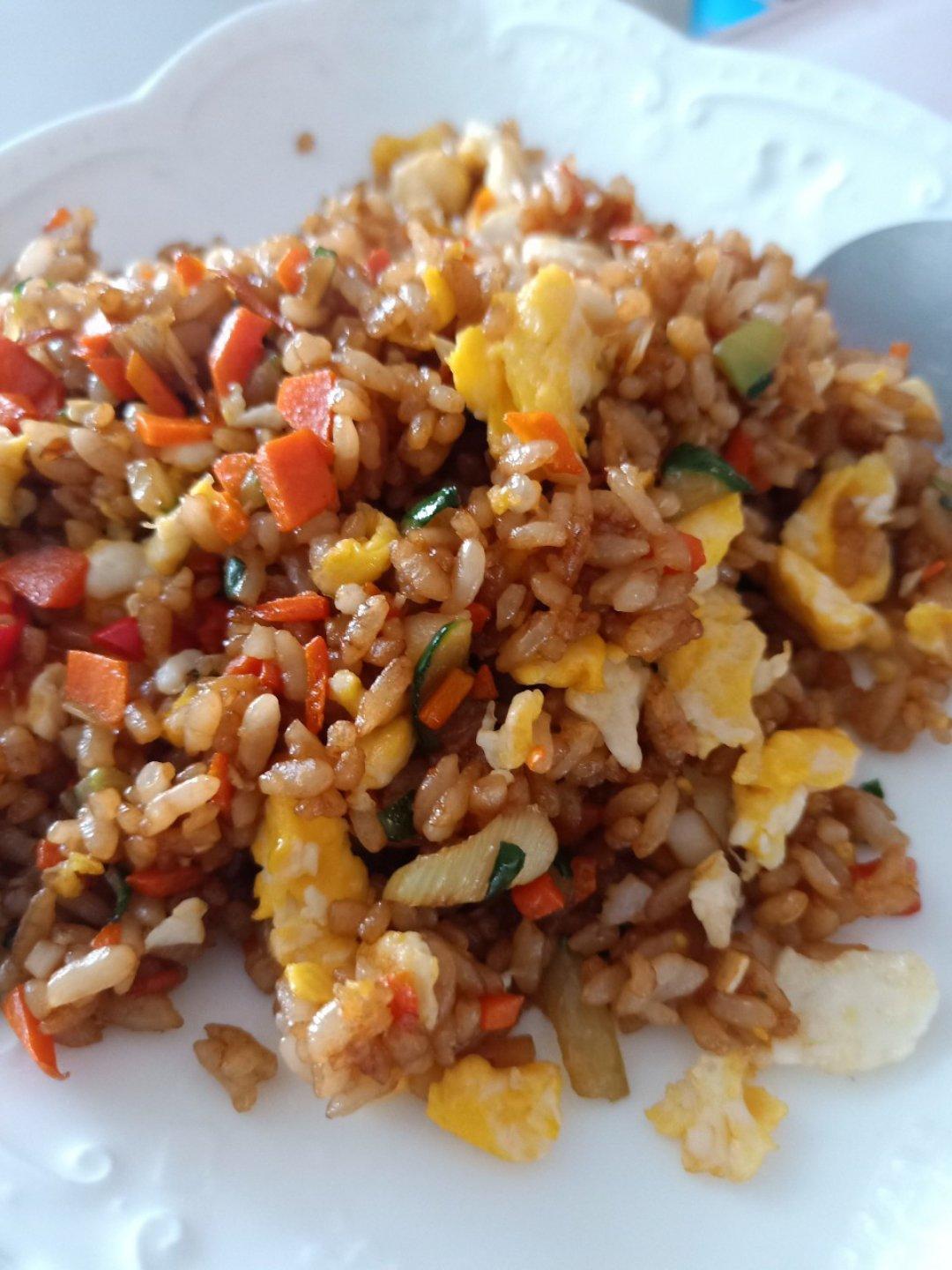 小白翔做的好吃到停不下来的酱油蛋炒饭