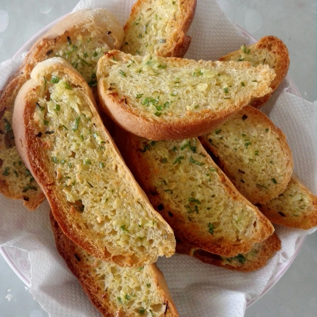 颜颜de咩咩做的蒜香法棍