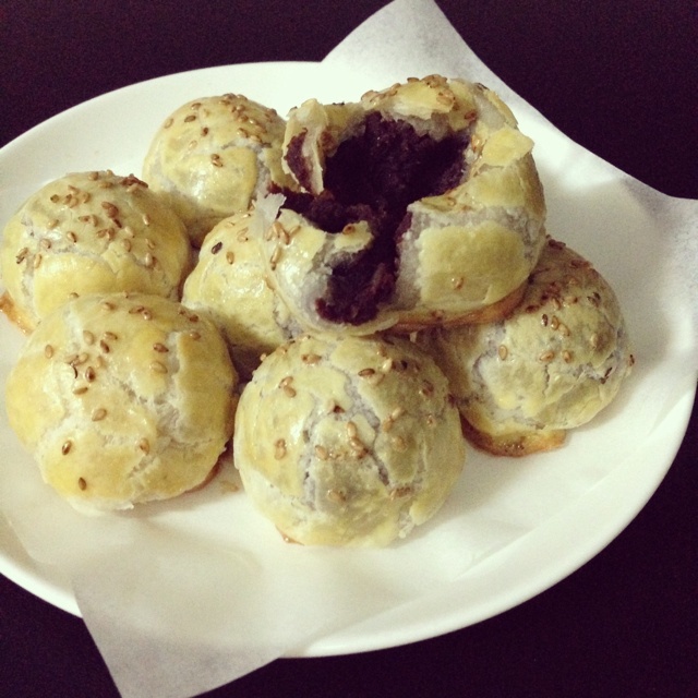 飞饼版蛋黄豆沙酥皮点心