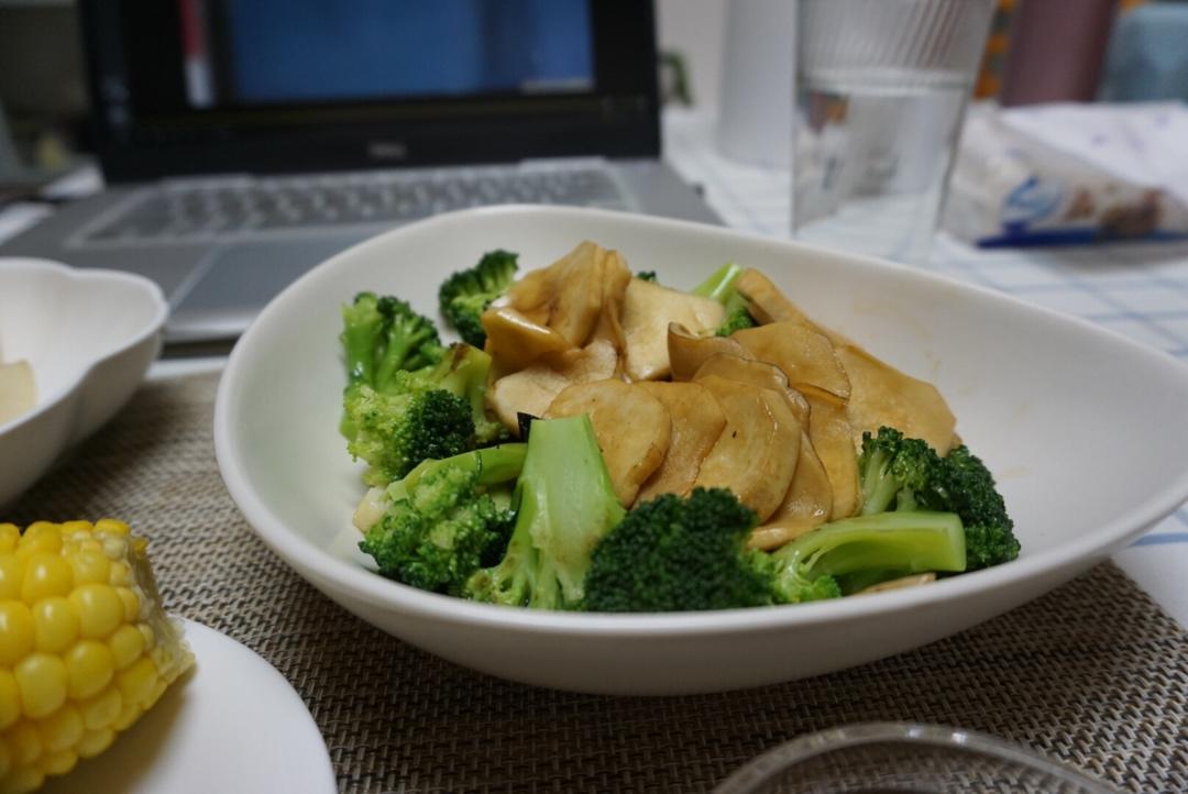 杏鲍菇扣西兰花