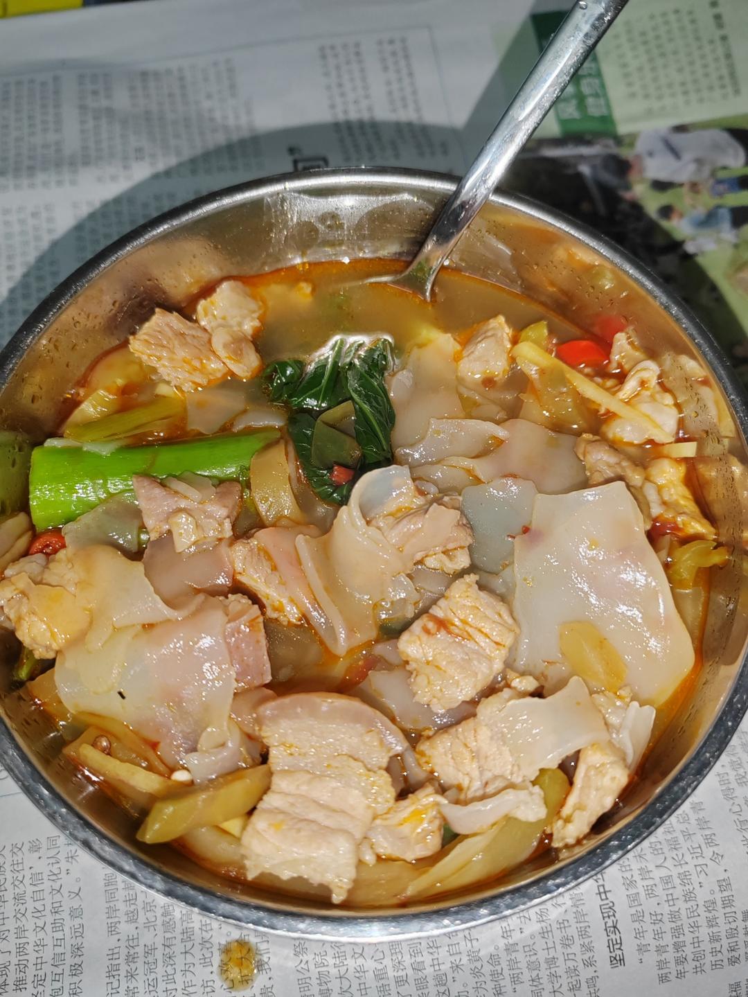 夏天来了，没胃口就来份香辣开胃榨菜肉丝粉