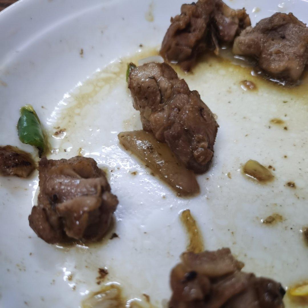 洋葱炒鸡腿肉