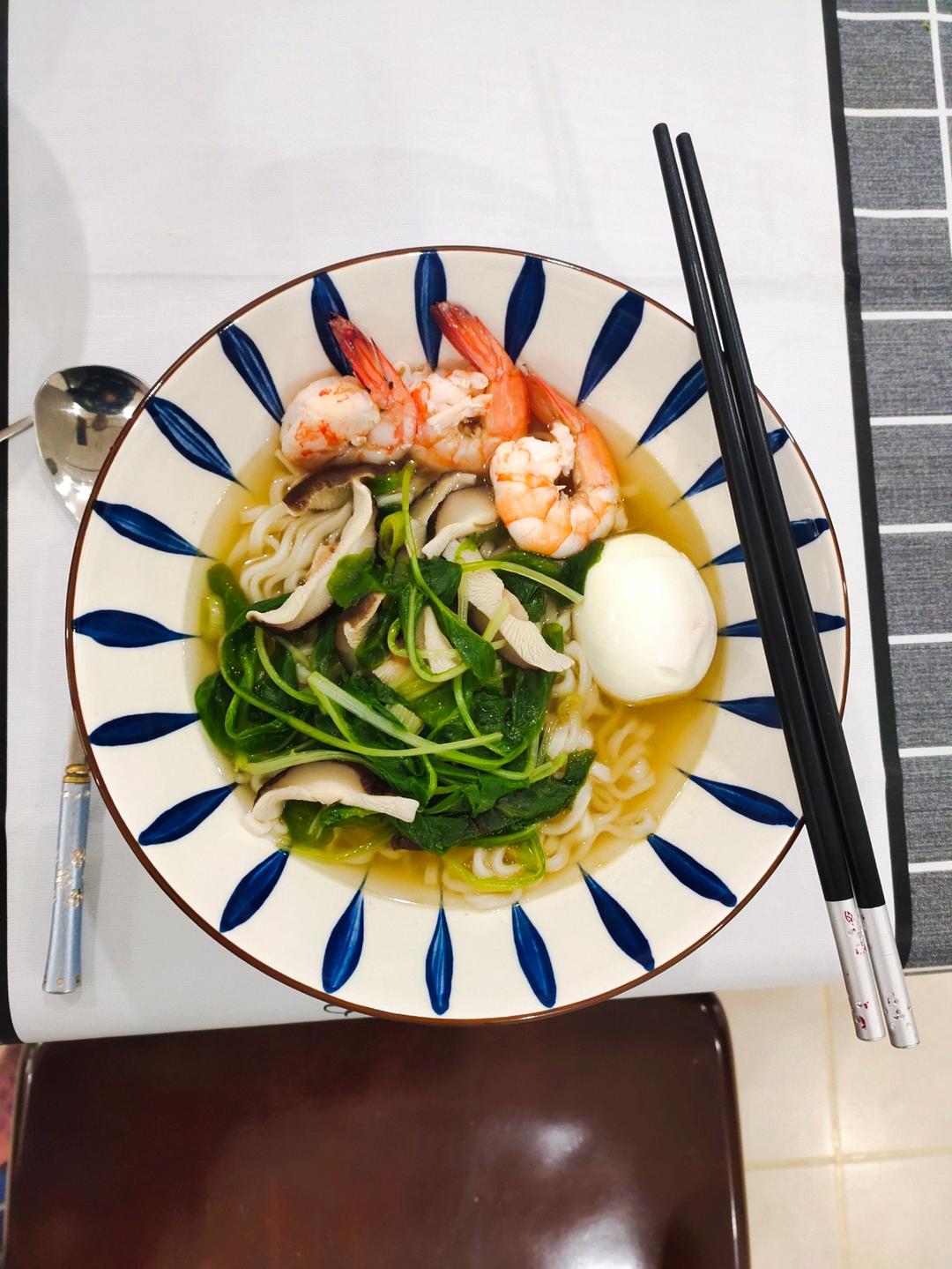 鲜虾香菇乌冬面