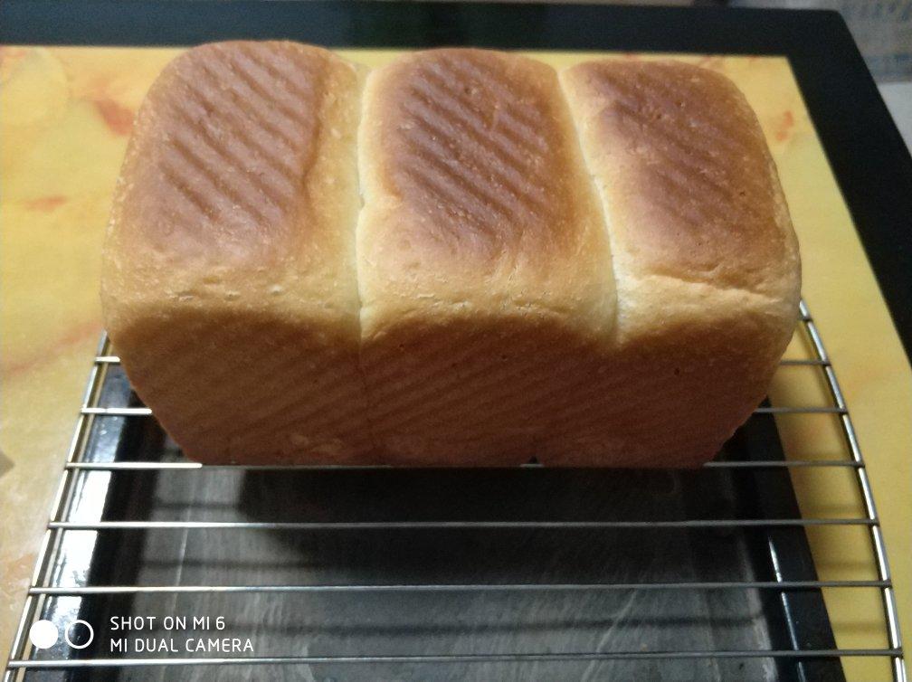 用烤箱自己做面包--手工牛奶吐司面包