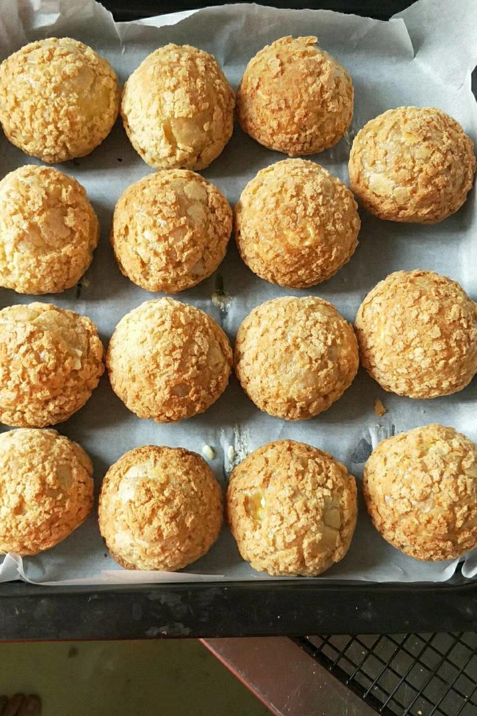 尤你相伴做的脆皮菠萝泡芙