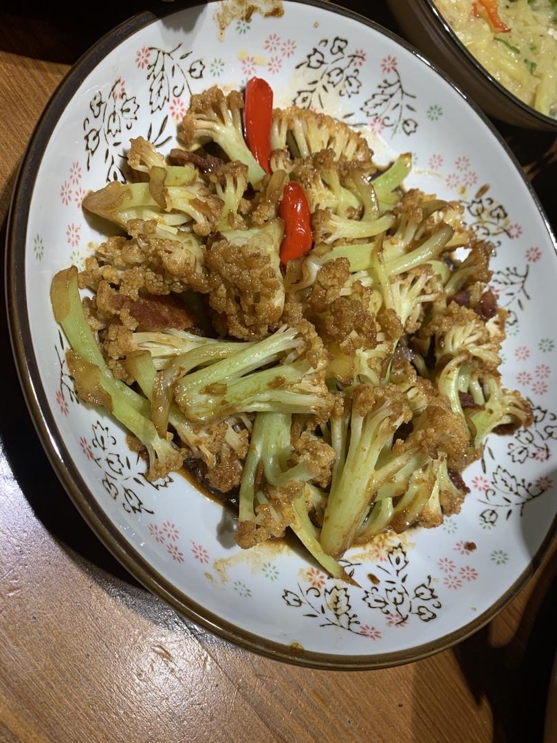 干锅菜花，好不好吃不知道，反正家人经常要我做