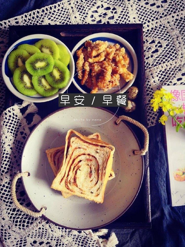 无敌好吃的蛋黄肉松吐司