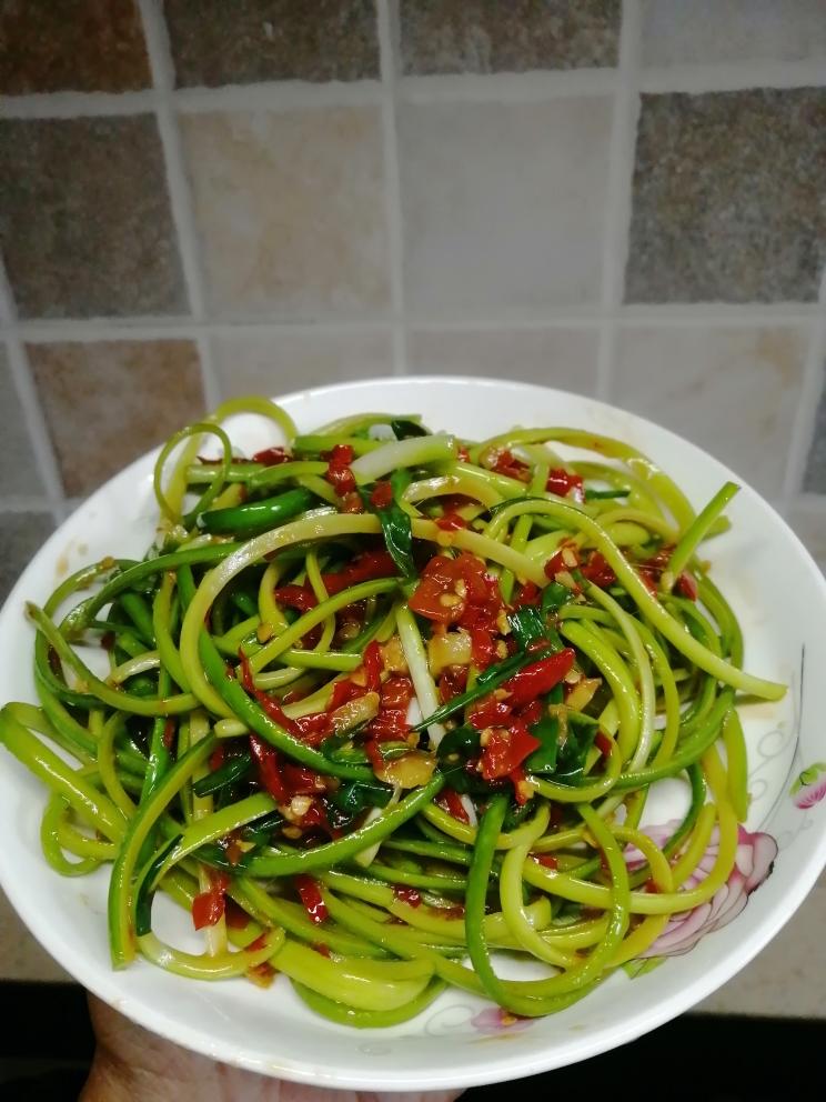 凉拌蒜苗丝