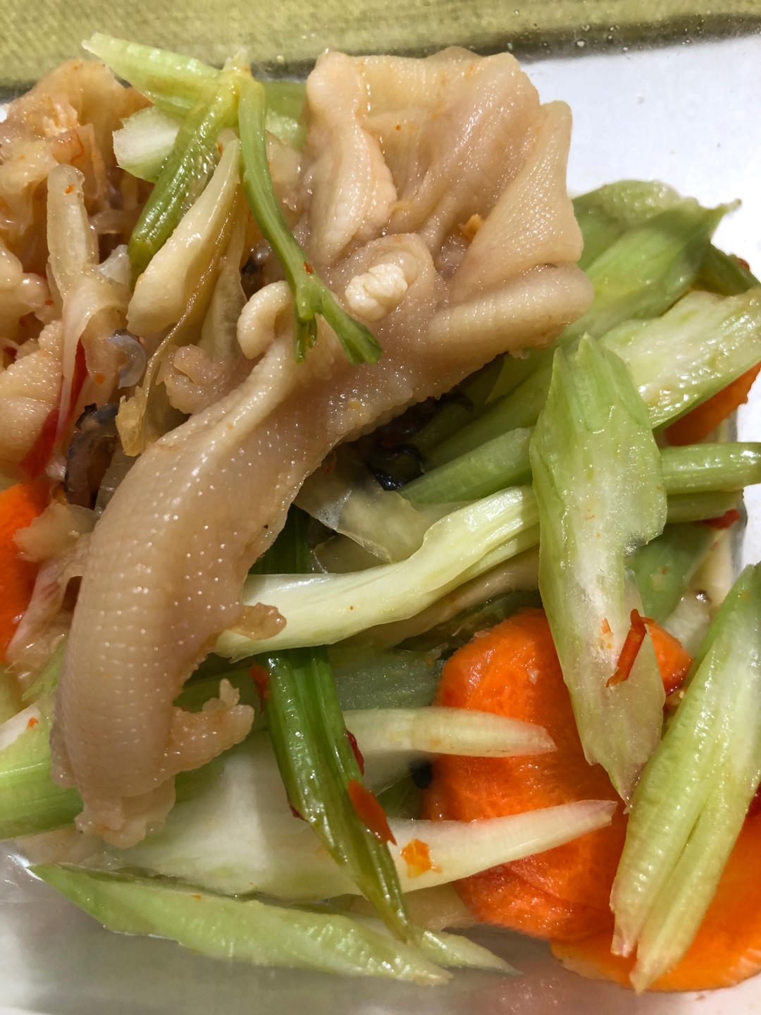 夏日鲜蔬冷泡鸭掌鸡爪