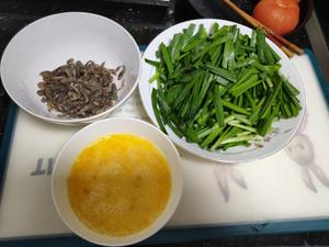 韭菜炒鸡蛋虾米的做法 步骤1